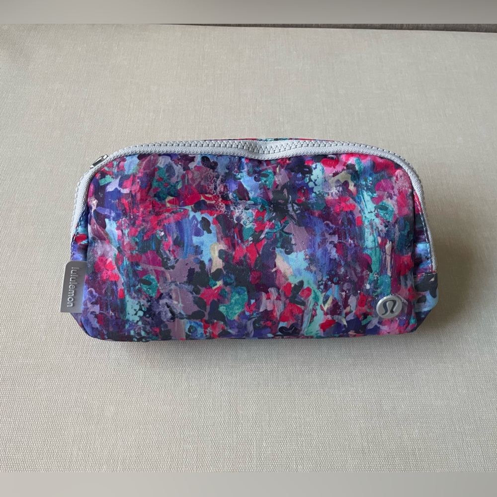 Lululemon Everywhere Belt Bag 1L - Flower Glide Multi/Vapor